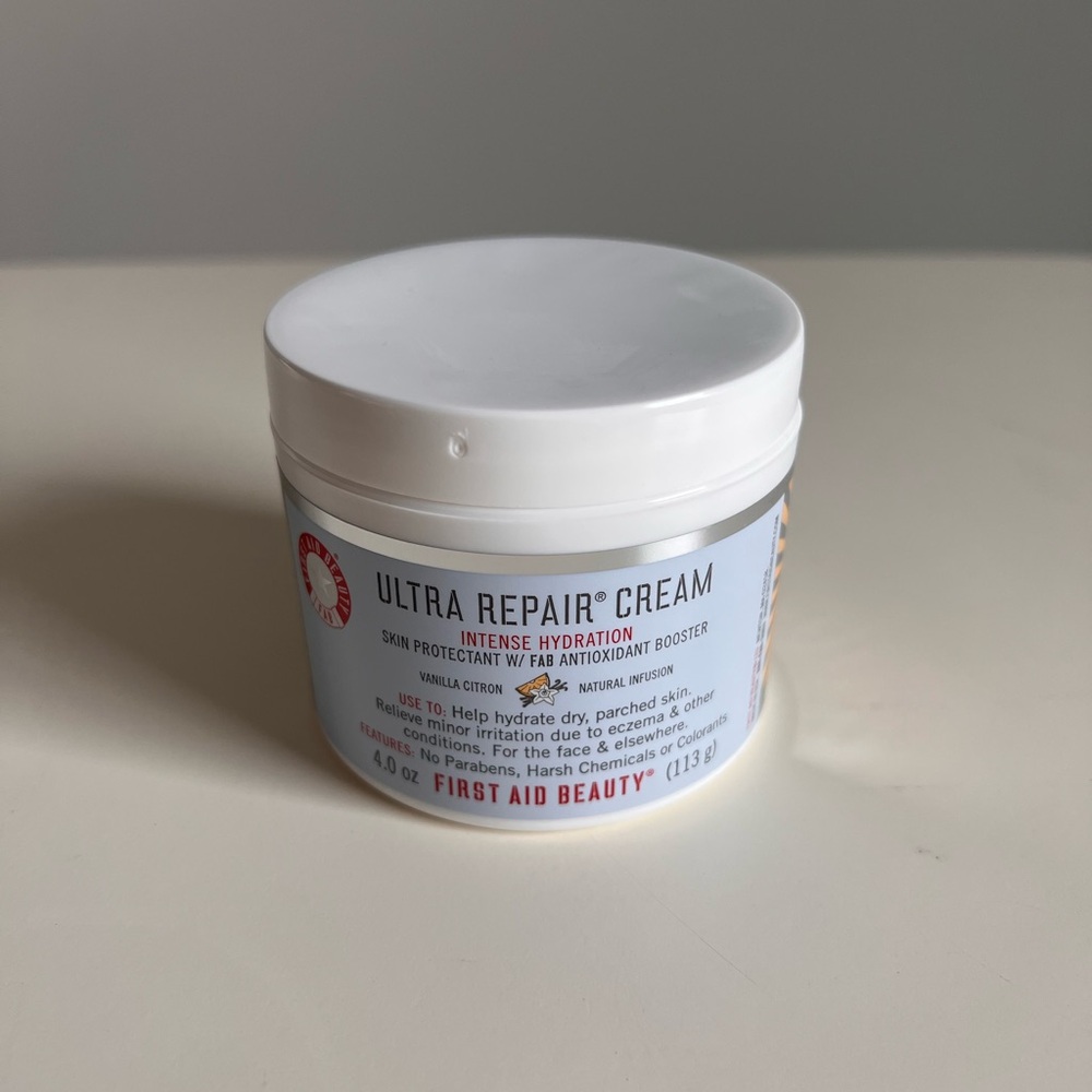 New! First aid beauty ultra repair cream vanilla citron sent